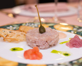 Tartare di salmone con mostarda di frutta